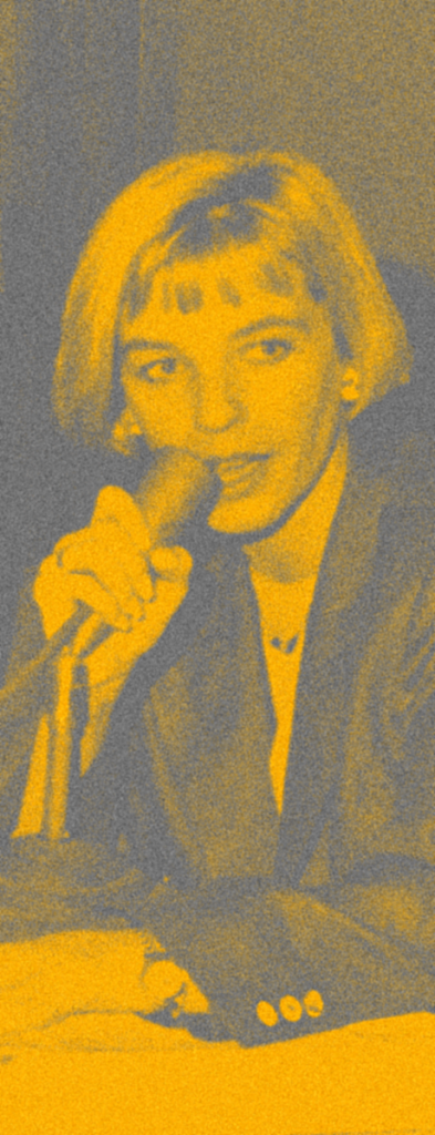 Foto da deputada Rita Camata falando ao microfone, em 1990
