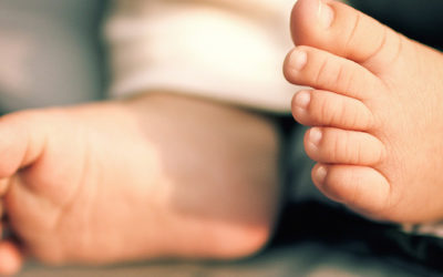 Imagem dos pés de um bebê.